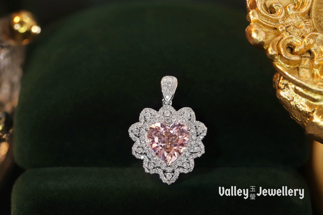 18K  heart-shaped Morganite pendant