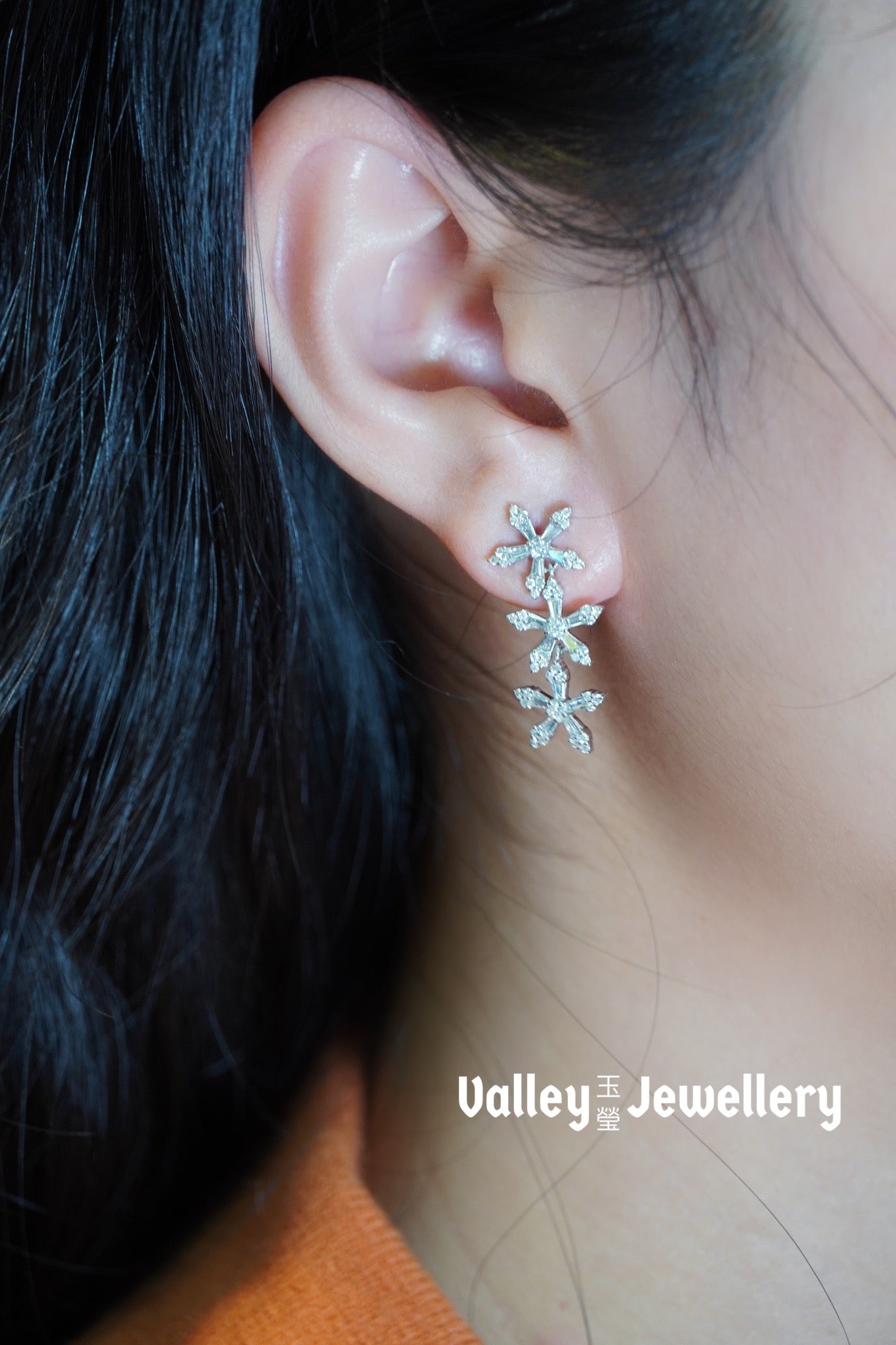 18K Sparkling Diamond Flower Earrings