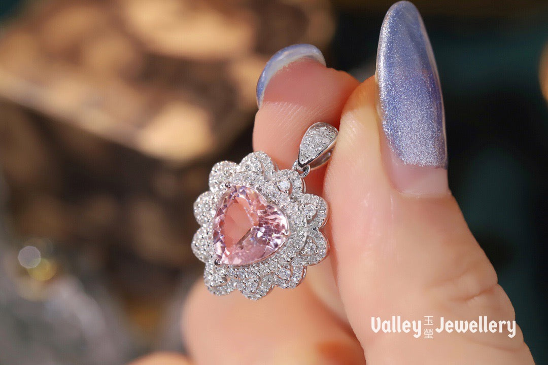 18K  heart-shaped Morganite pendant