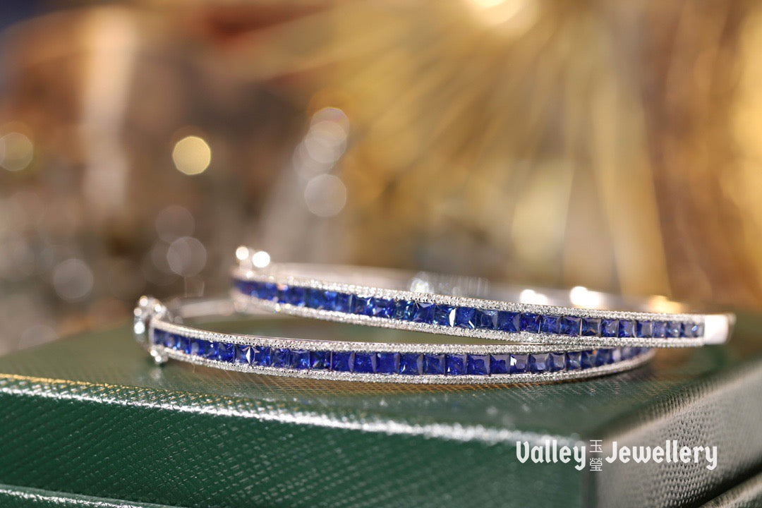 18K Blue Sapphire Bangle