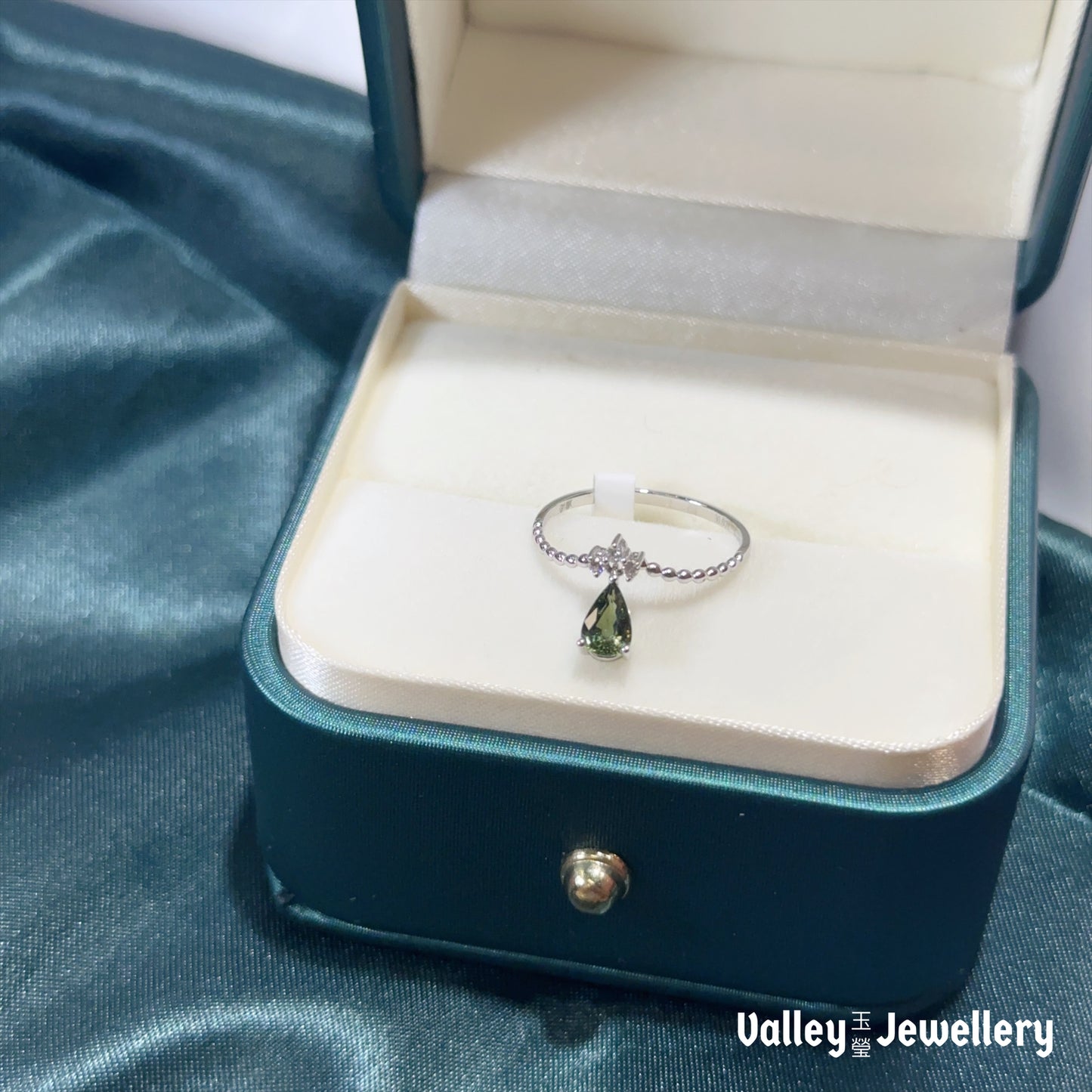 18K Green Sapphire Ring