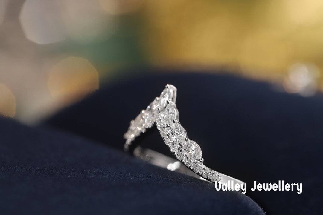 18k Romantic deep V diamond ring