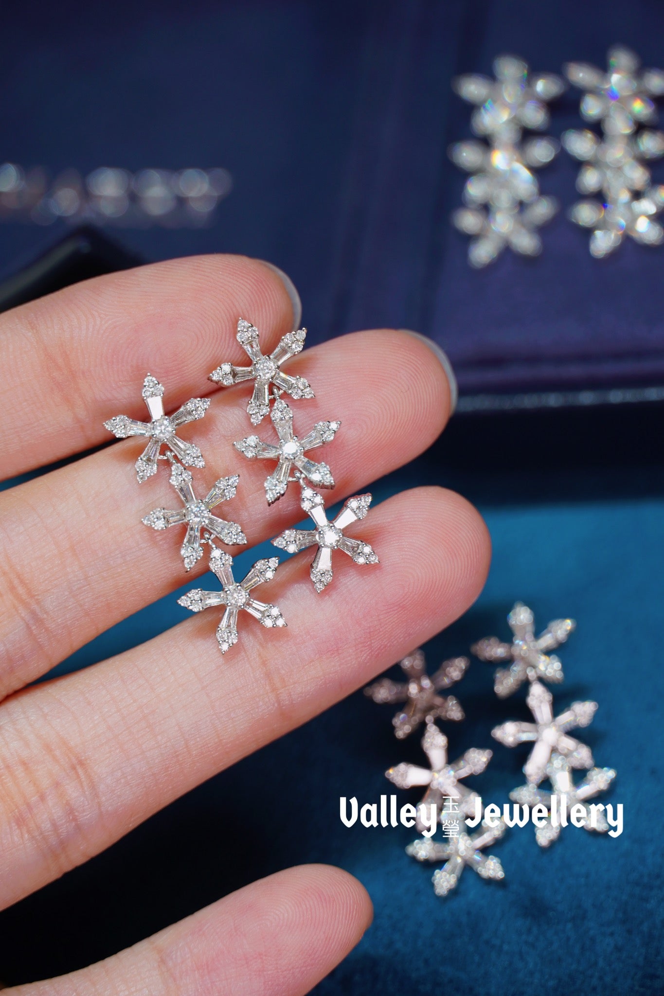 18K Sparkling Diamond Flower Earrings