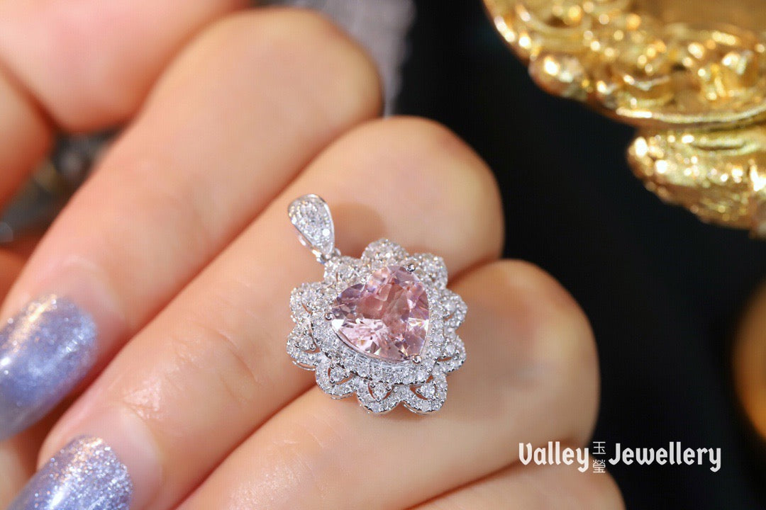 18K  heart-shaped Morganite pendant