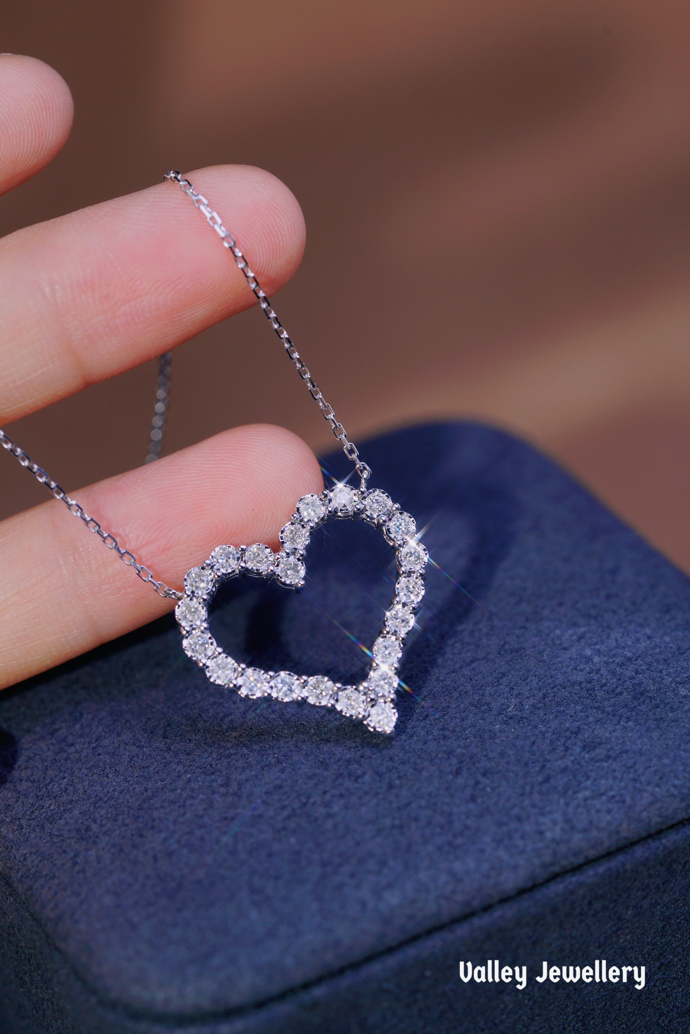 18K Diamonds heart-shaped necklace