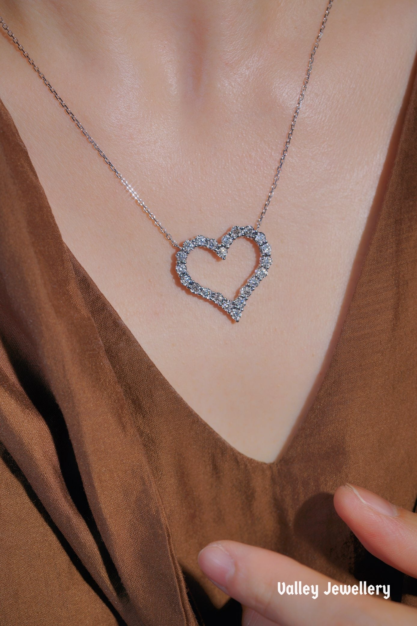 18K Diamonds heart-shaped necklace