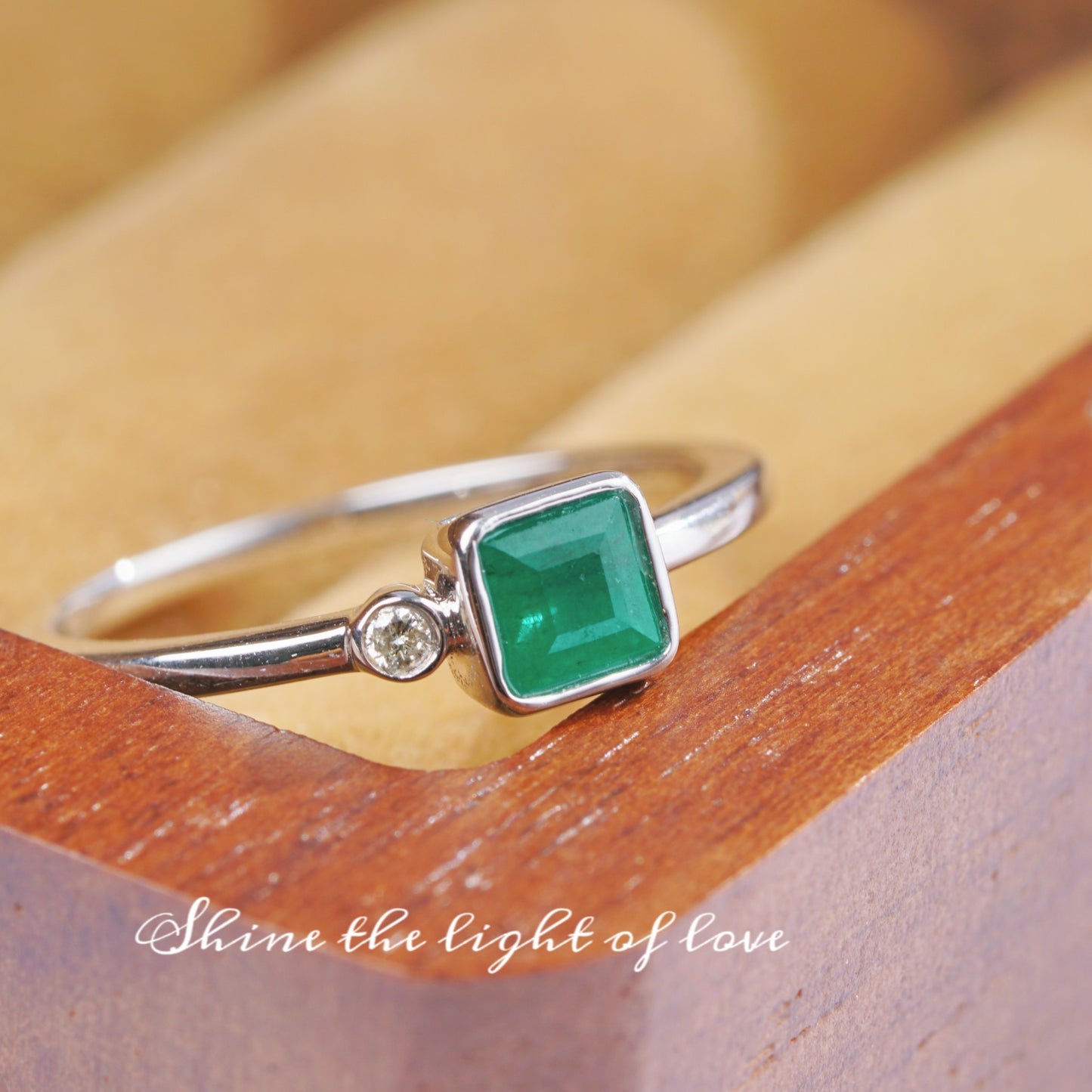 18k Square Emerald Diamond Ring