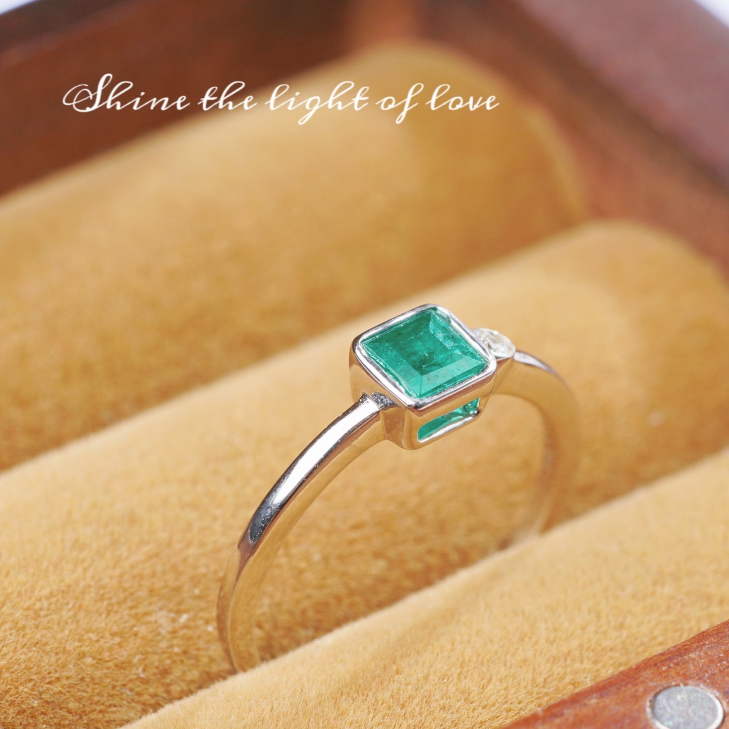 18k Square Emerald Diamond Ring