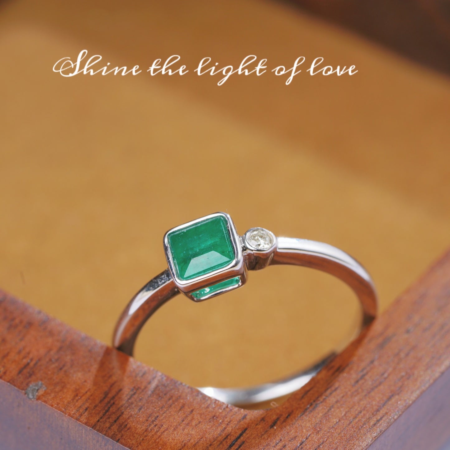 18k Square Emerald Diamond Ring