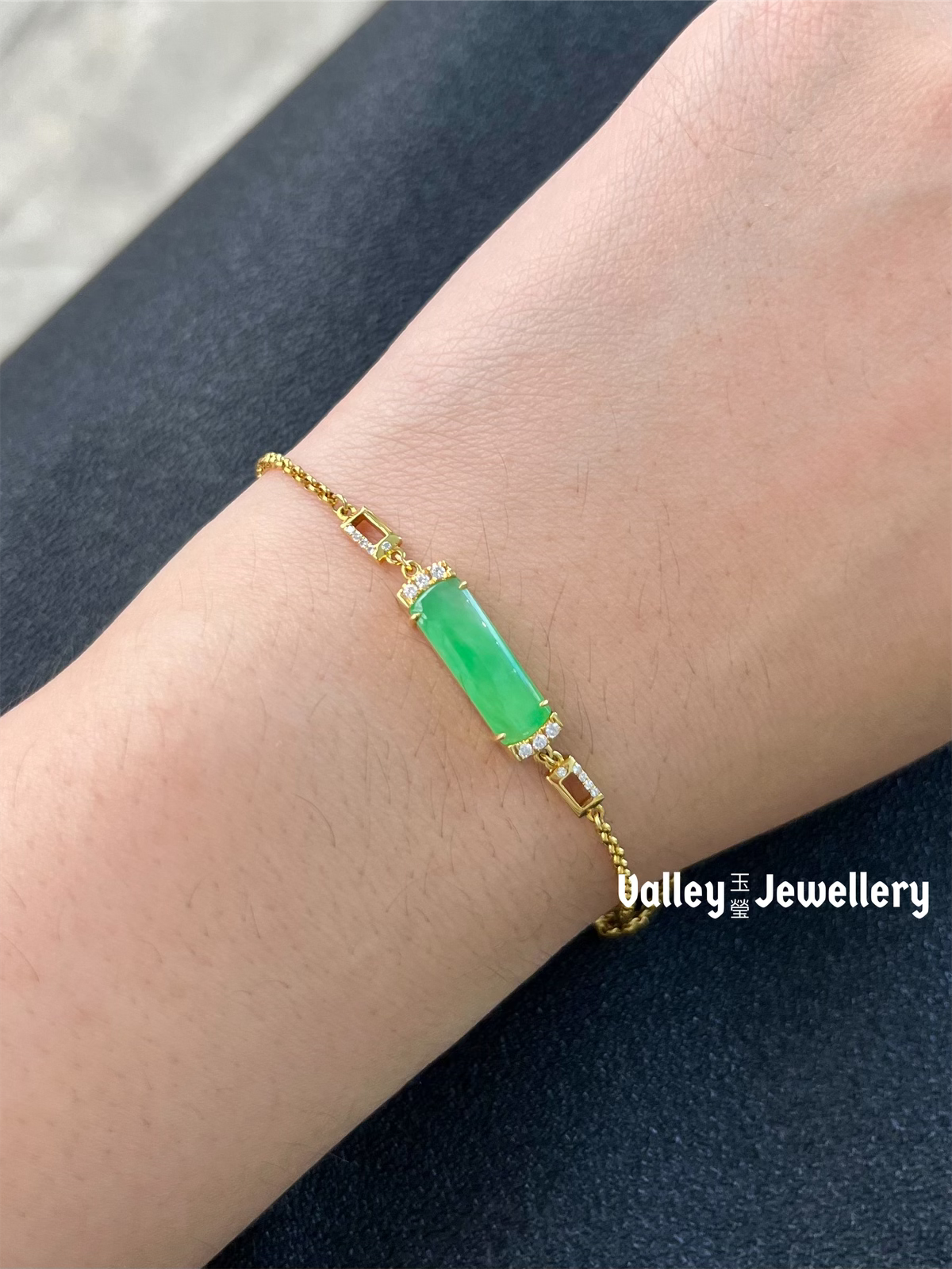 18K Gold Jadeite Bracelet with diamonds