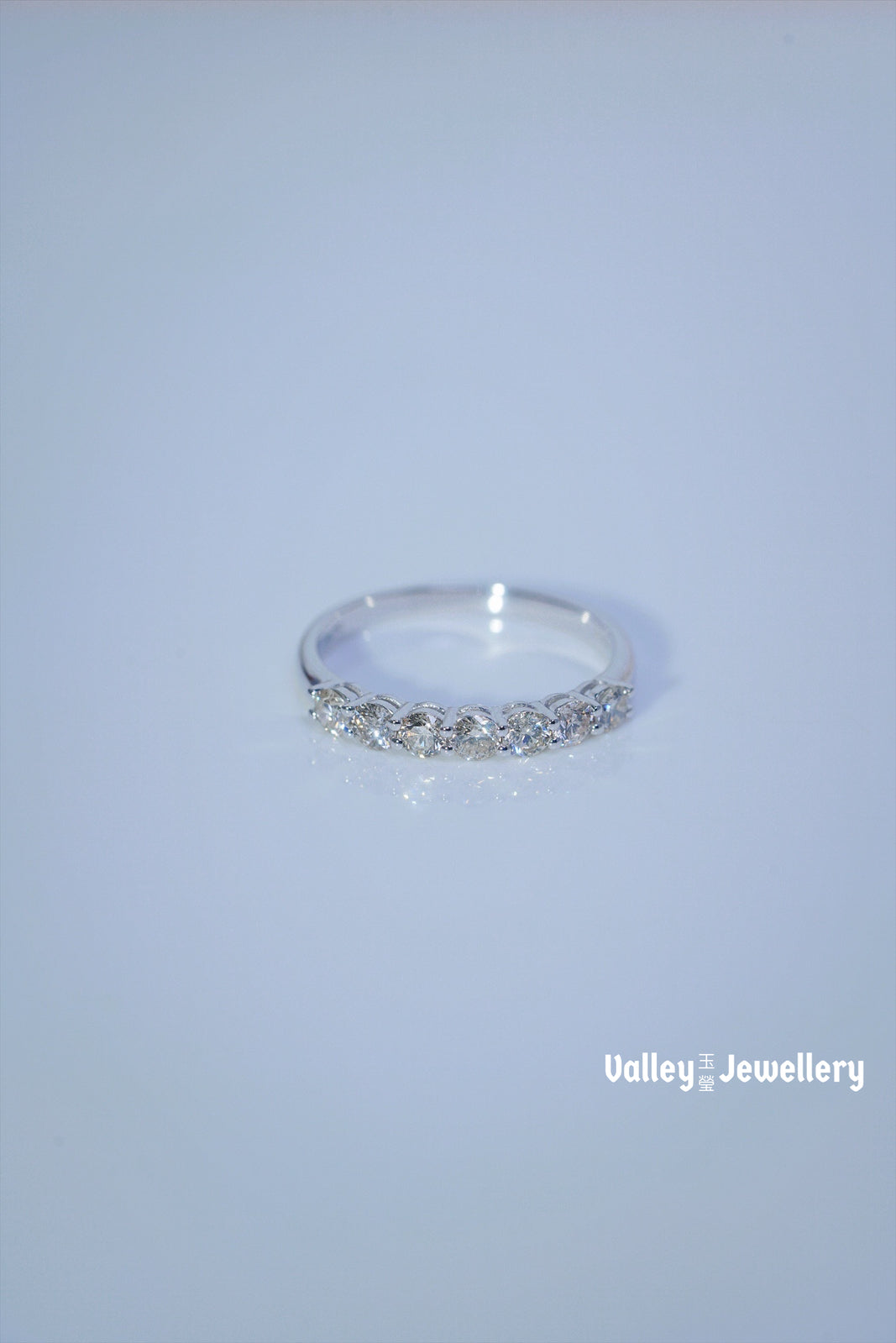 18K Sparkling Diamond Ring