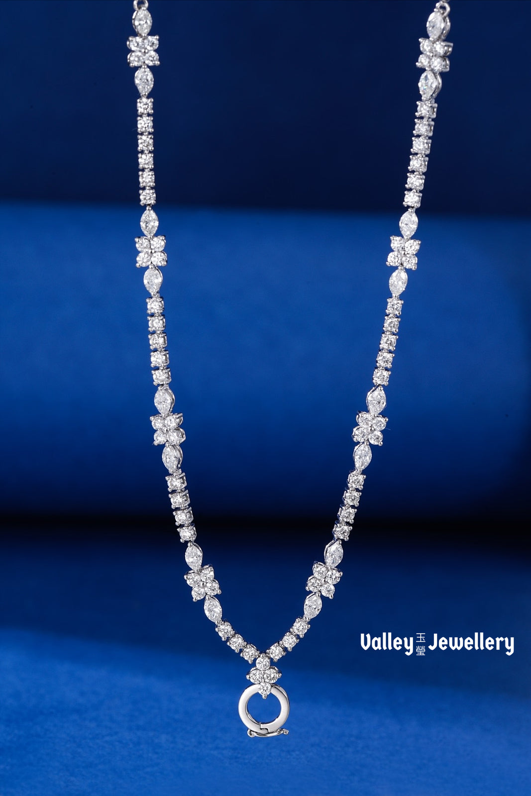 18K Sparkling Diamond Necklace