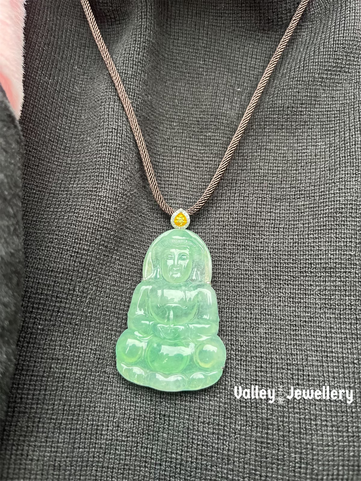 18K Gold Jadeite Pendant