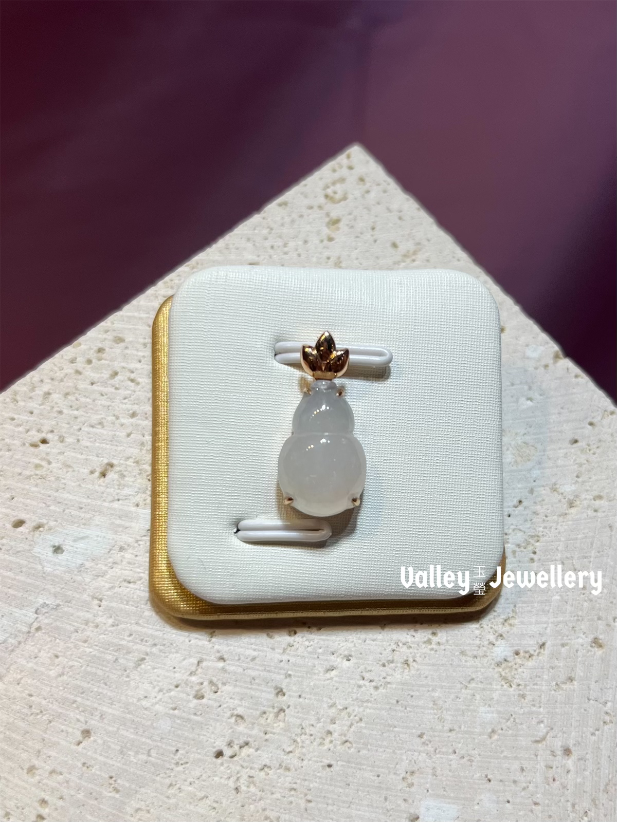 18K Gold Jadeite Pendant 