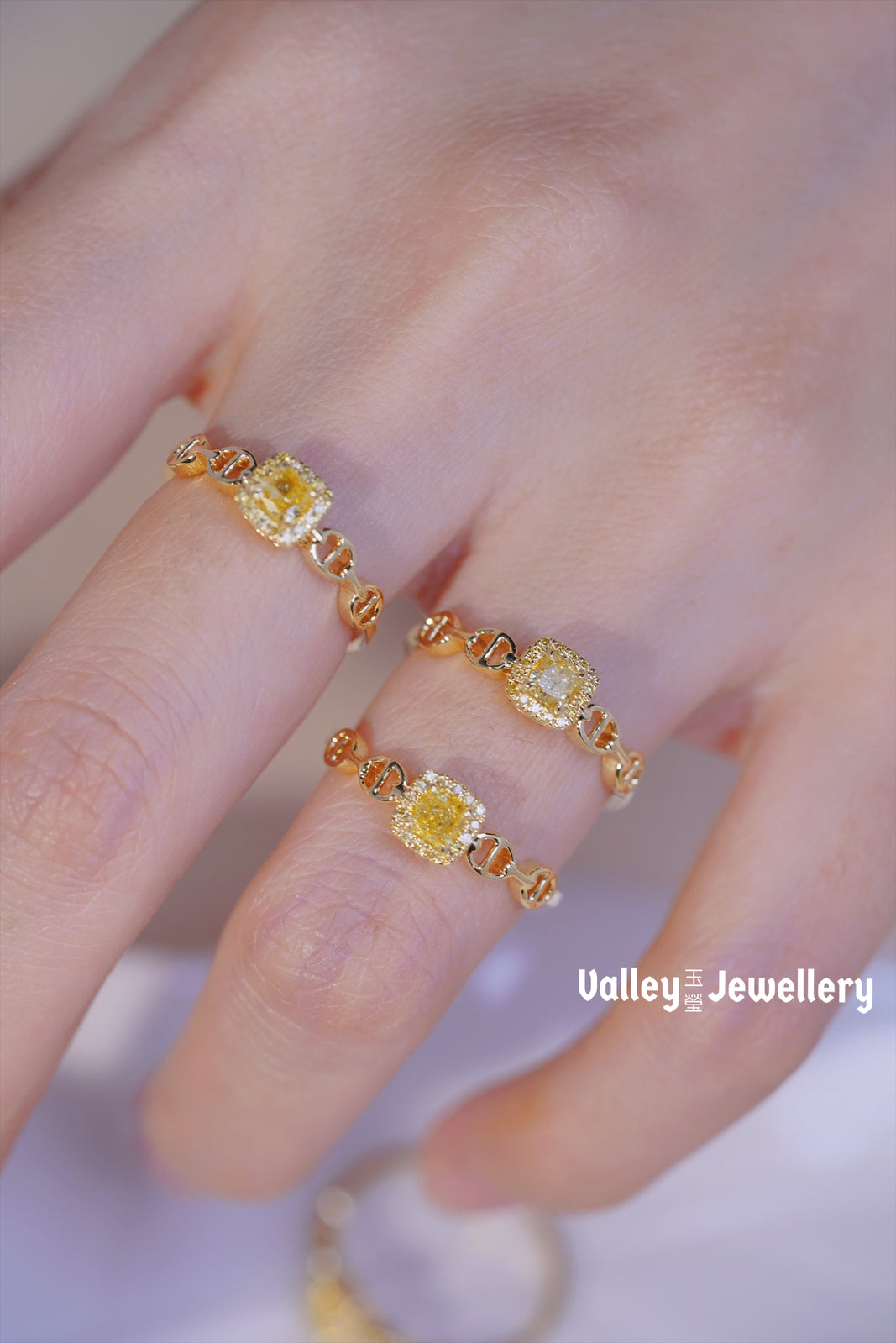 18K Yellow Diamond Ring