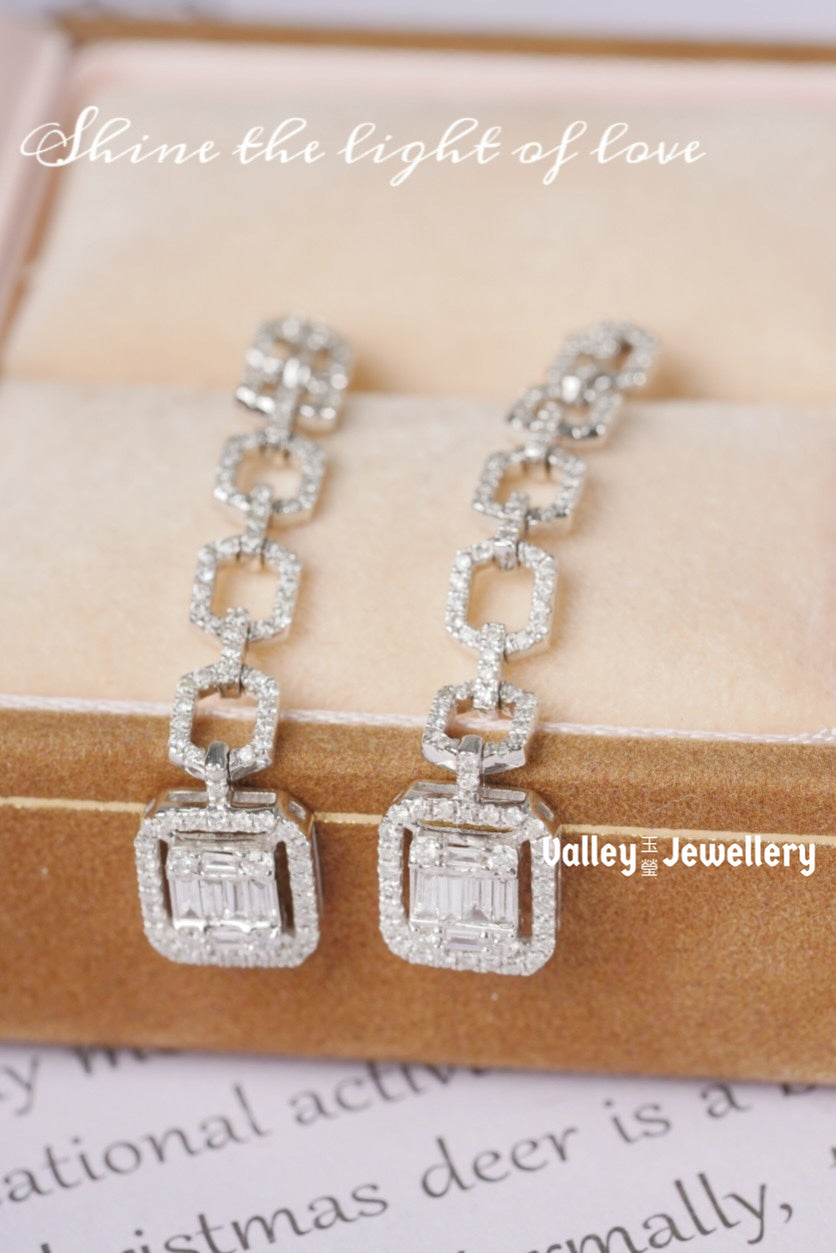 18K Sparkling Diamond Earrings