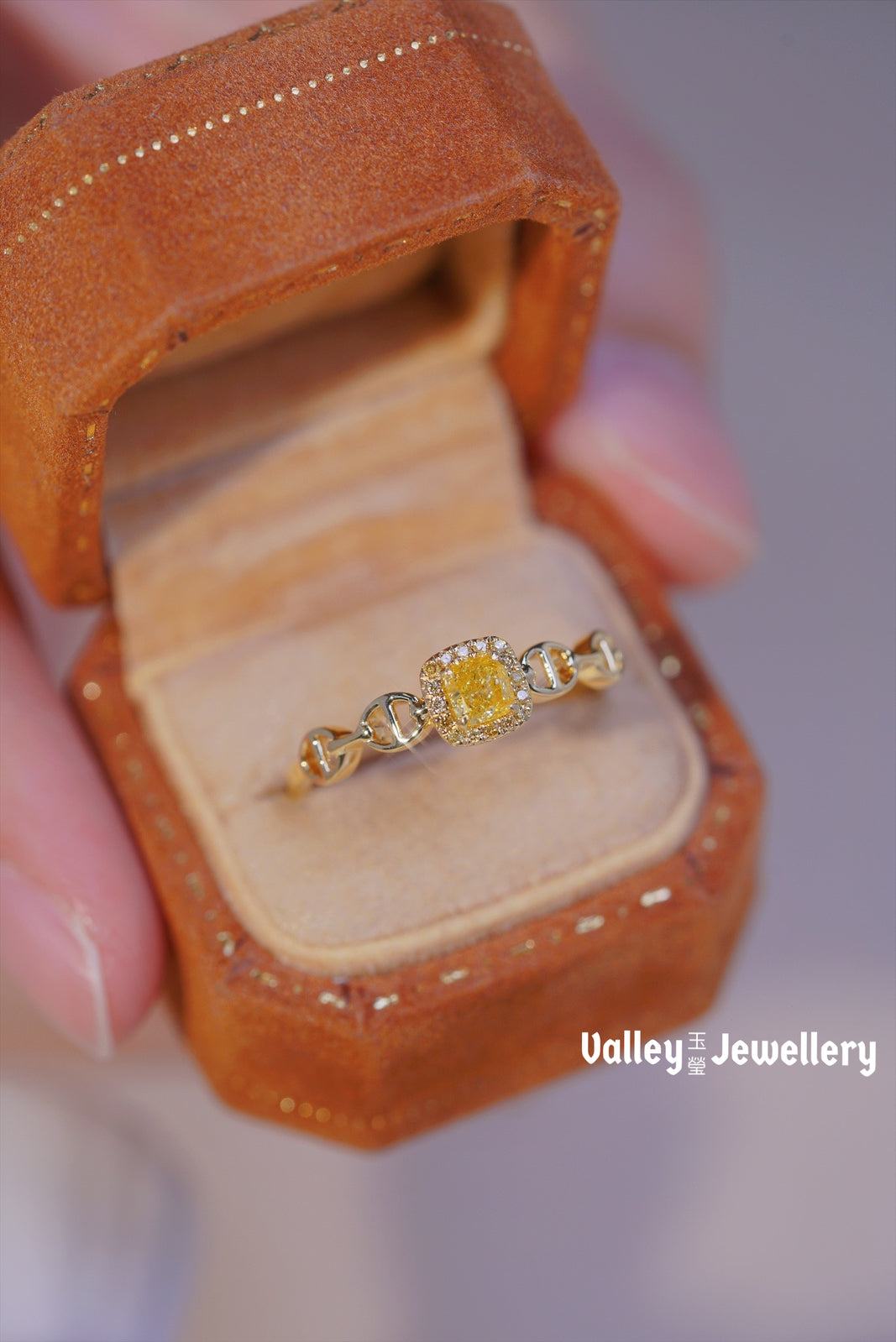 18K Yellow Diamond Ring