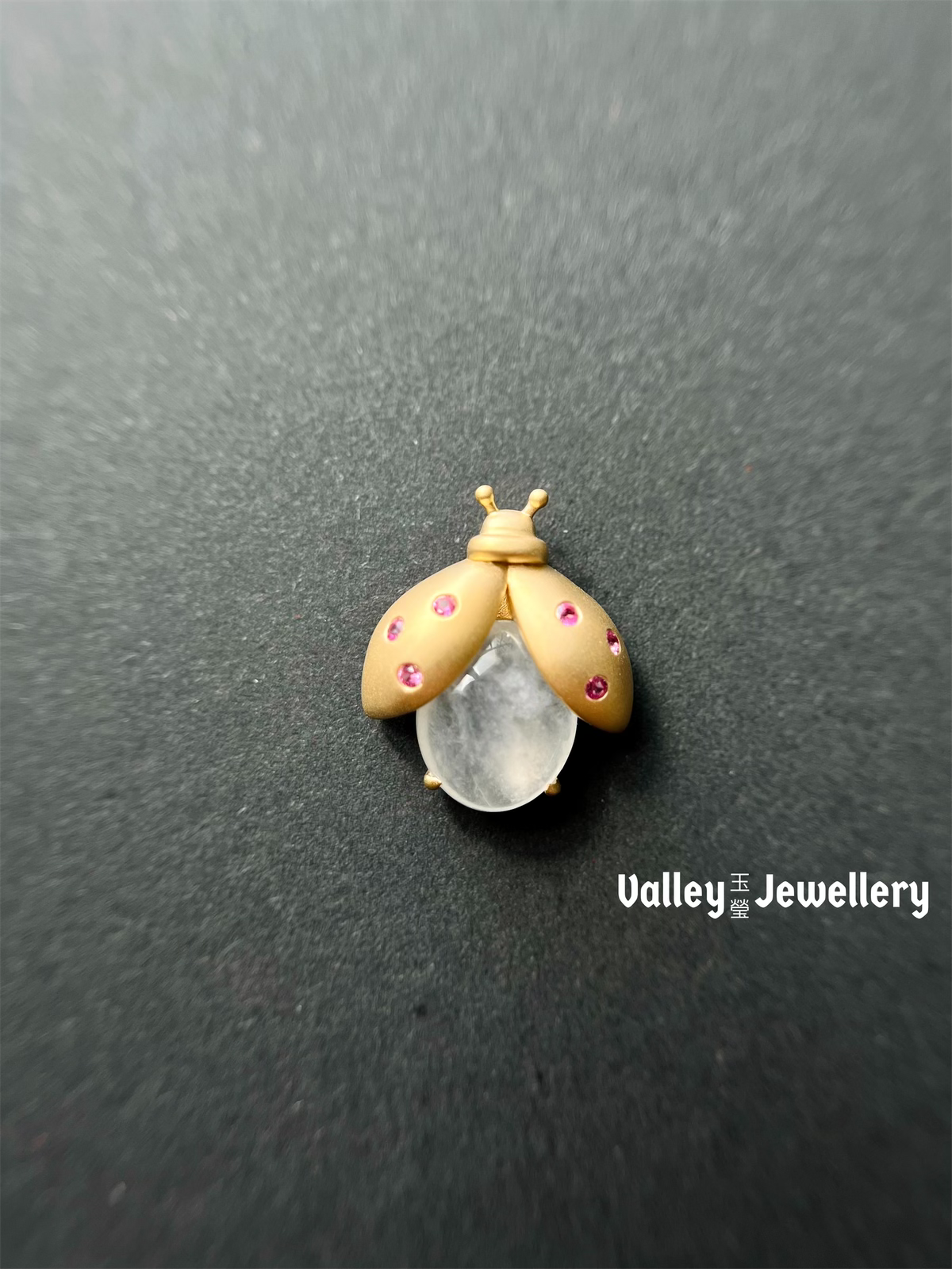 18K Gold Jadeite Pendant with Ruby