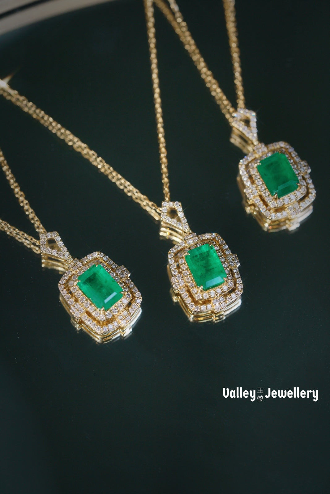 18K Sparkling Emerald Necklace