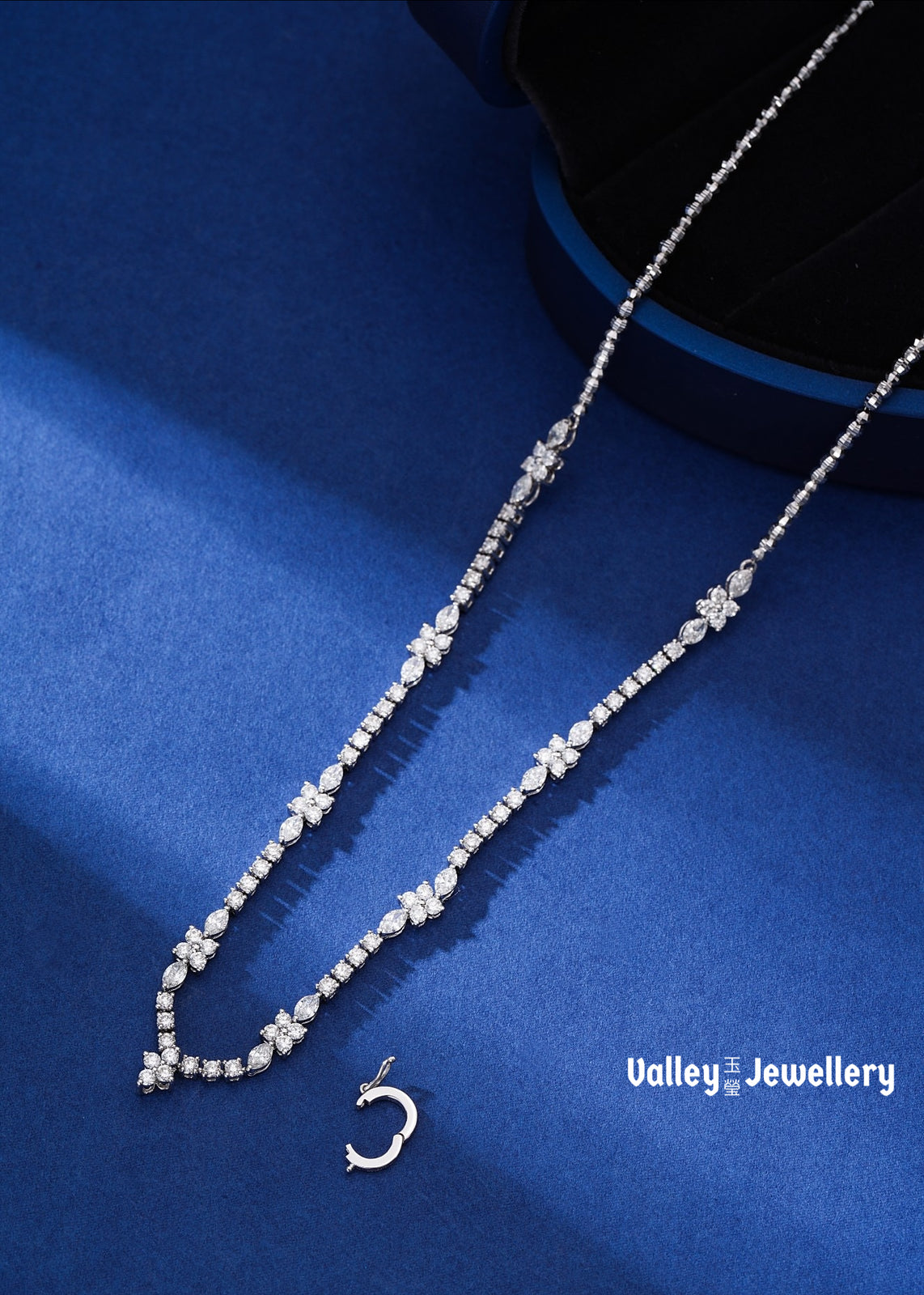 18K Sparkling Diamond Necklace