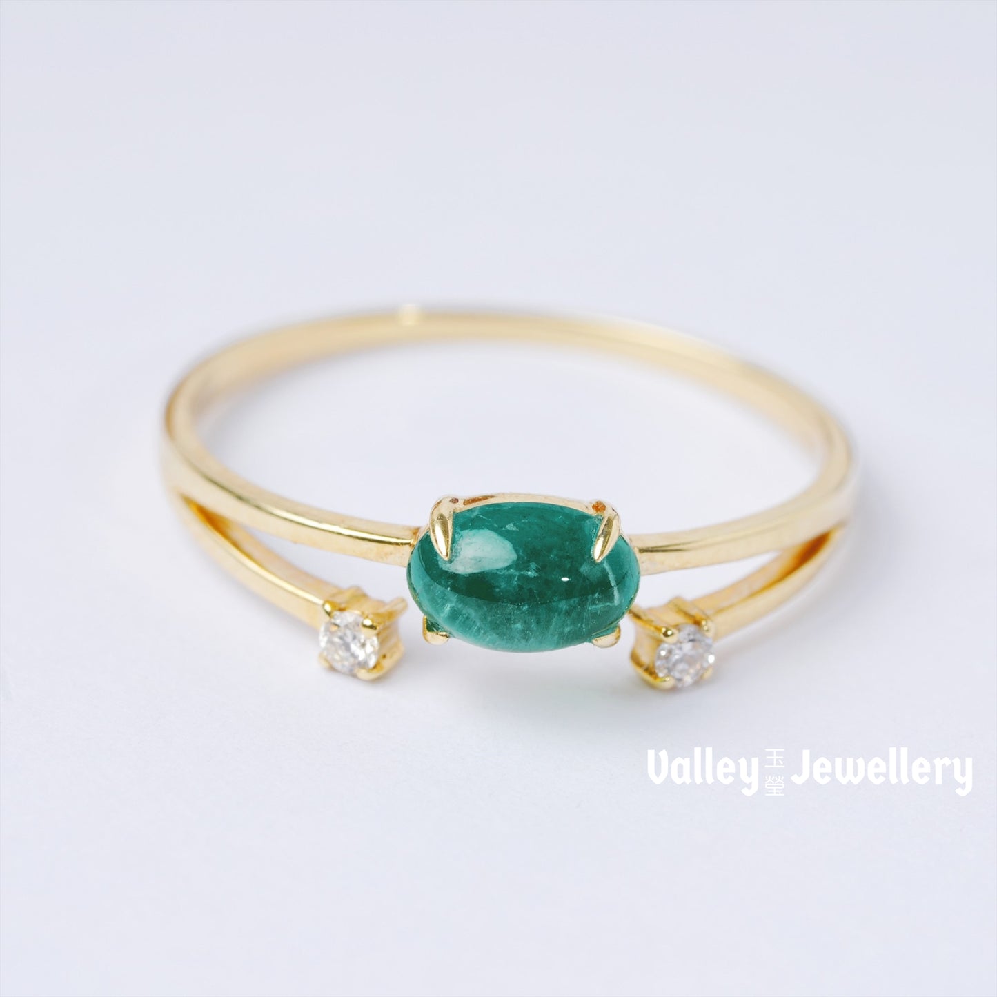 Sparkling Emerald Ring