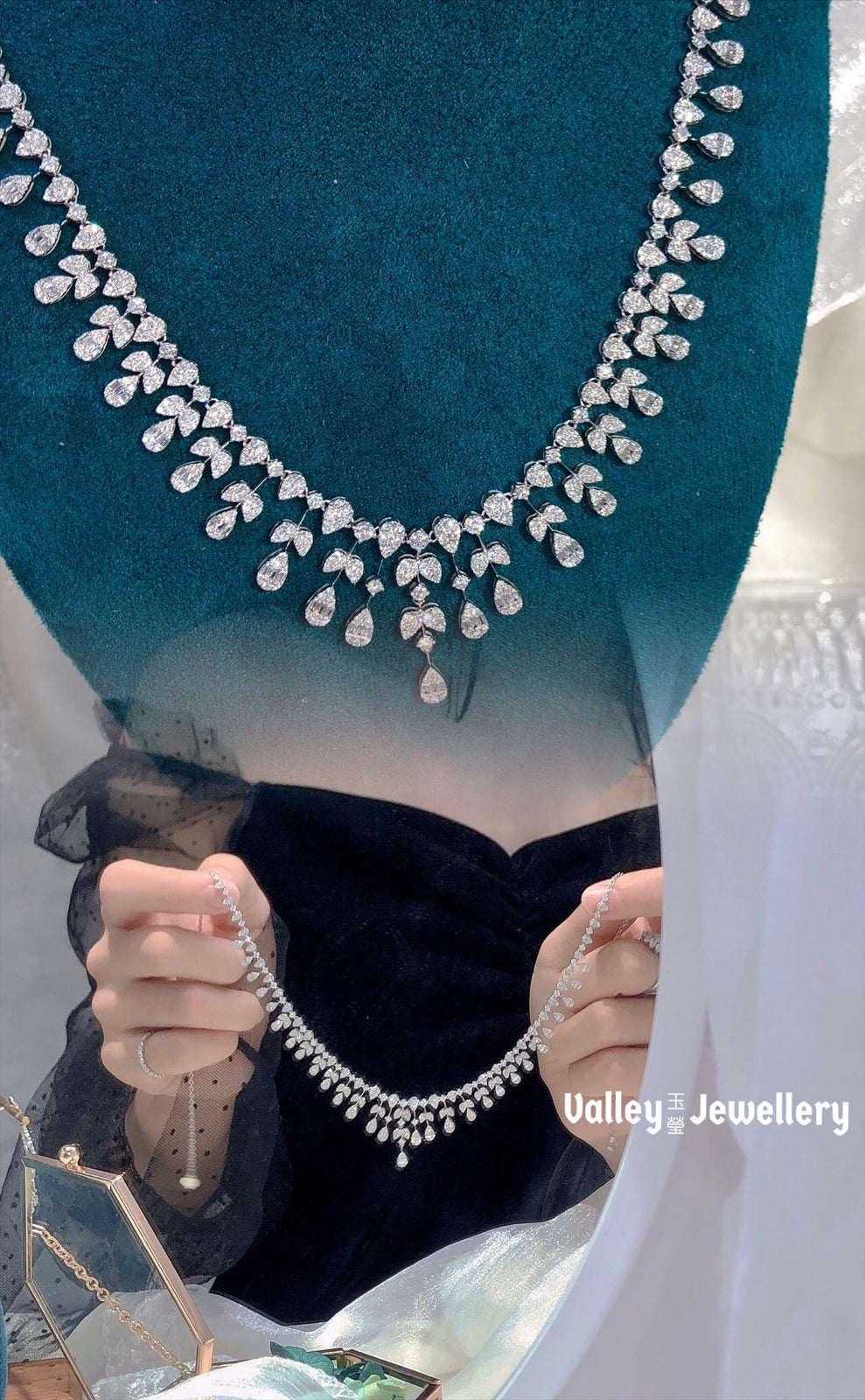 Water Shape Evening Dress Diamond Necklace