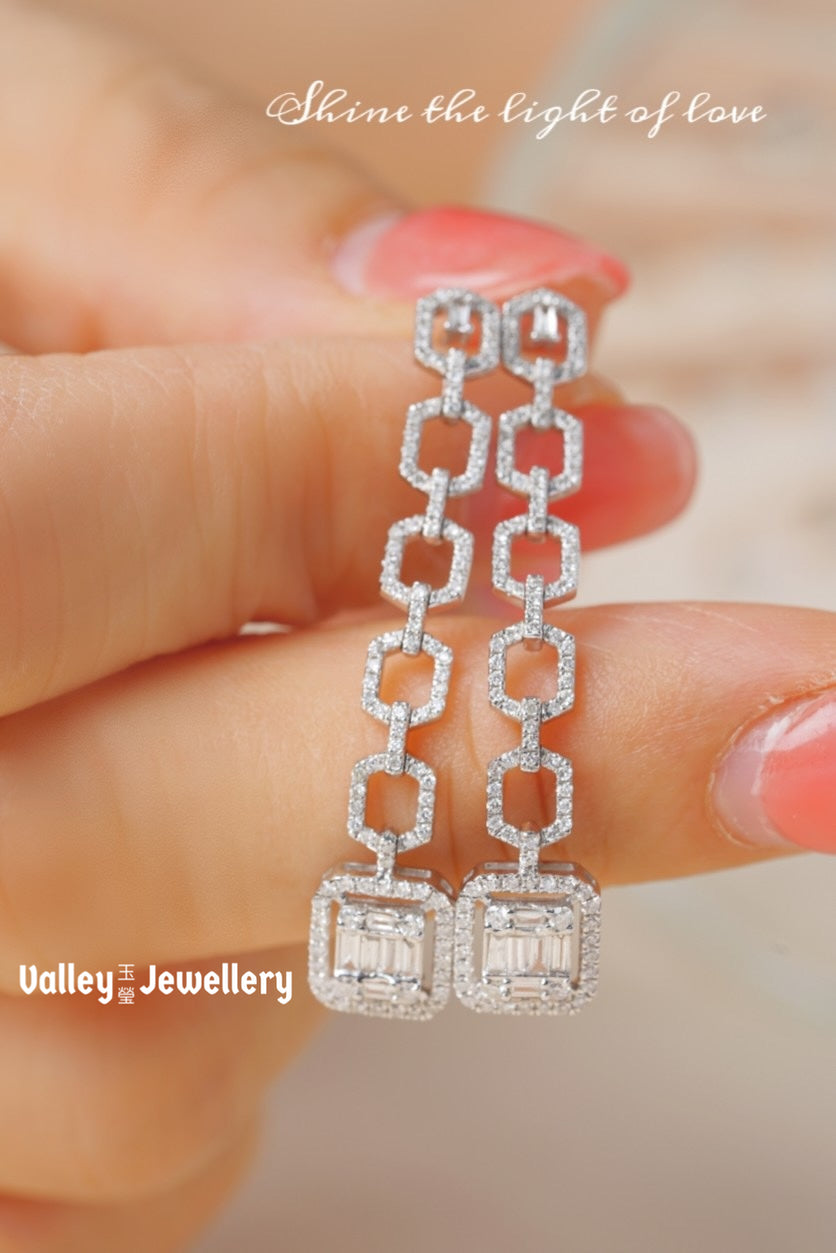 18K Sparkling Diamond Earrings