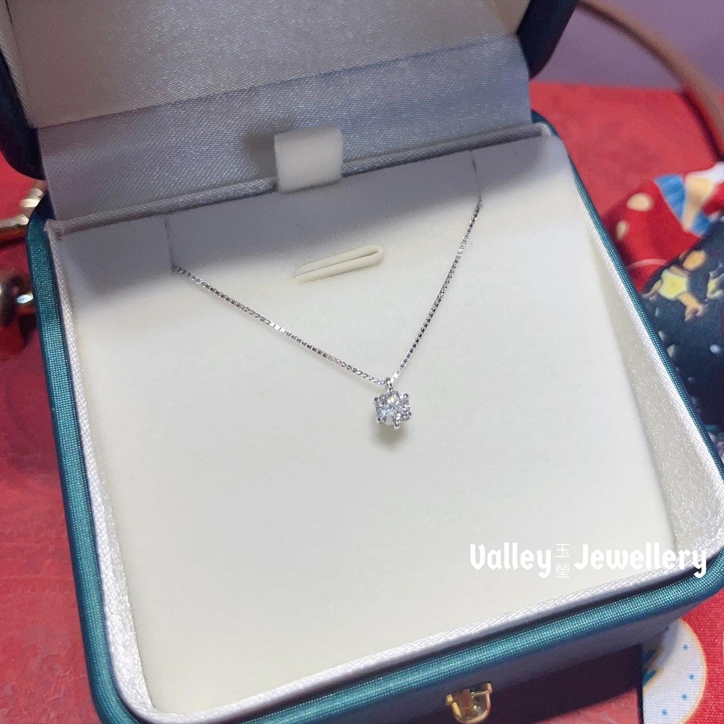 Diamond ( 0.31ct.)  Pendant with Chain