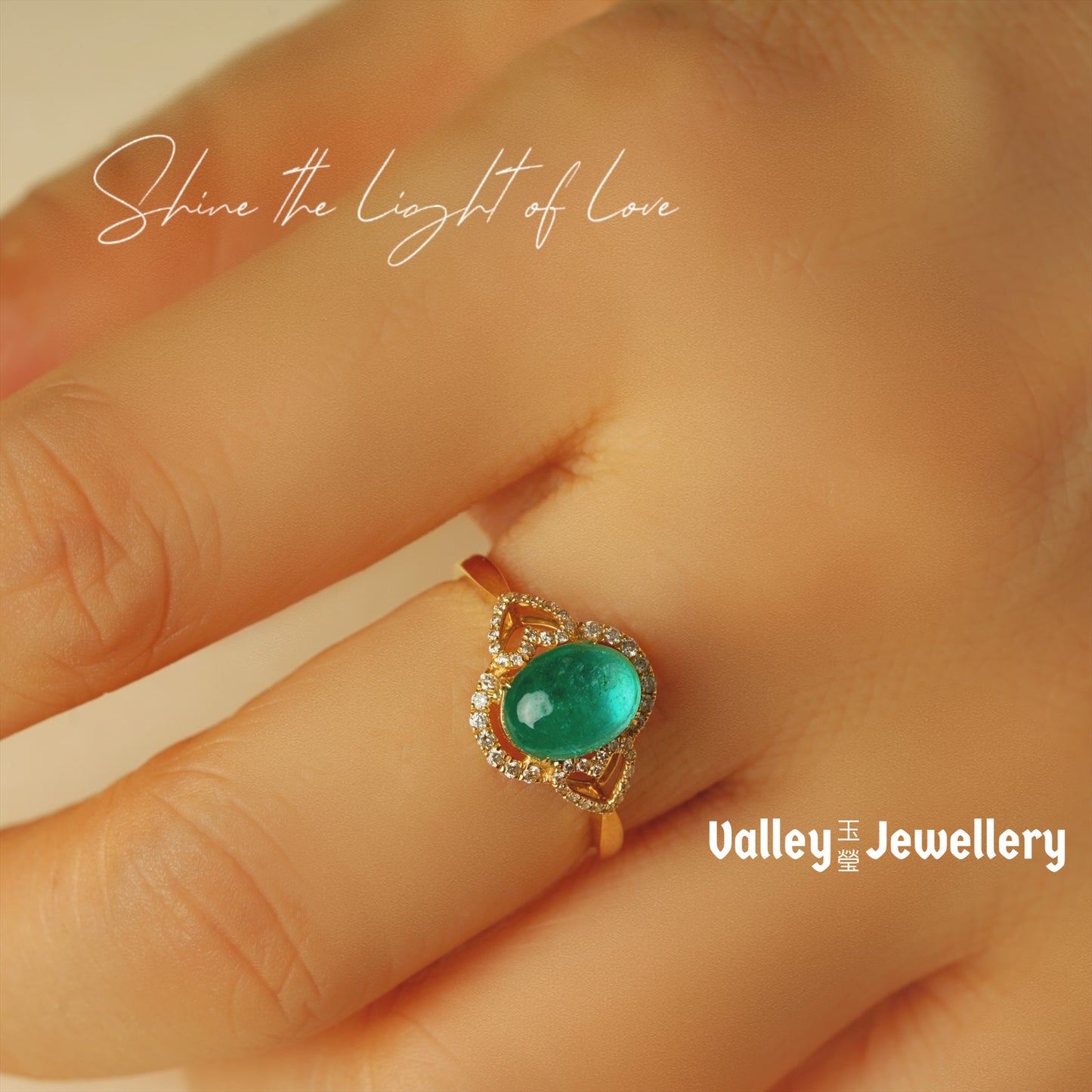 Sparkling Emerald Ring