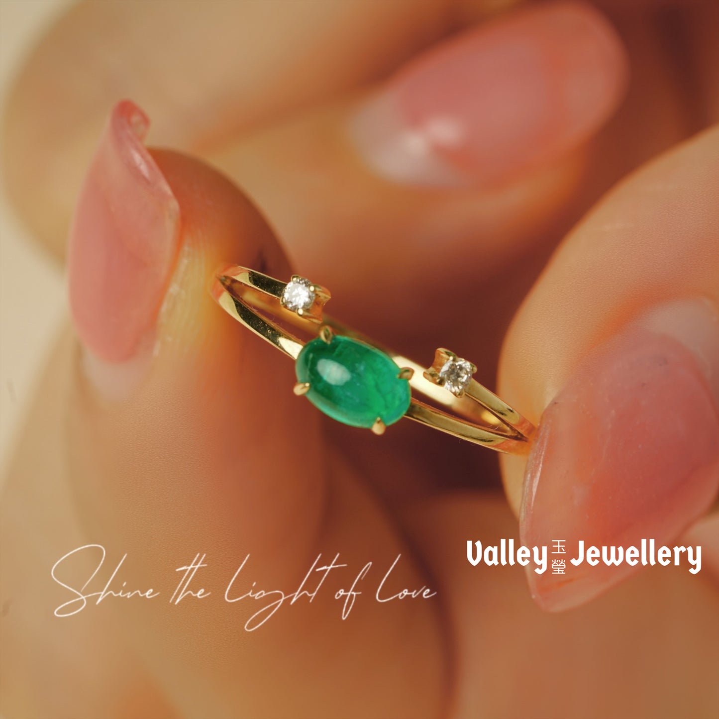 Sparkling Emerald Ring