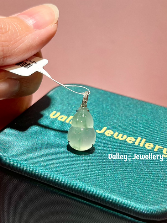 18K Gold Jadeite Pendant