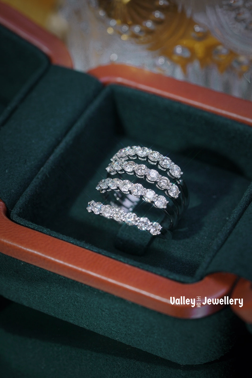 18K Sparkling Diamond Ring