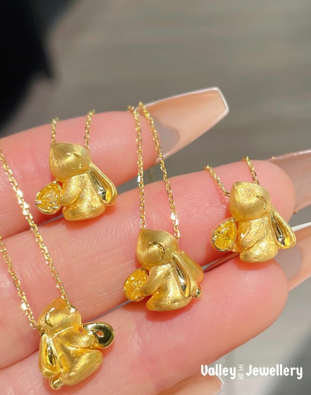 18K Cute Rabbit Yellow Diamond Necklace