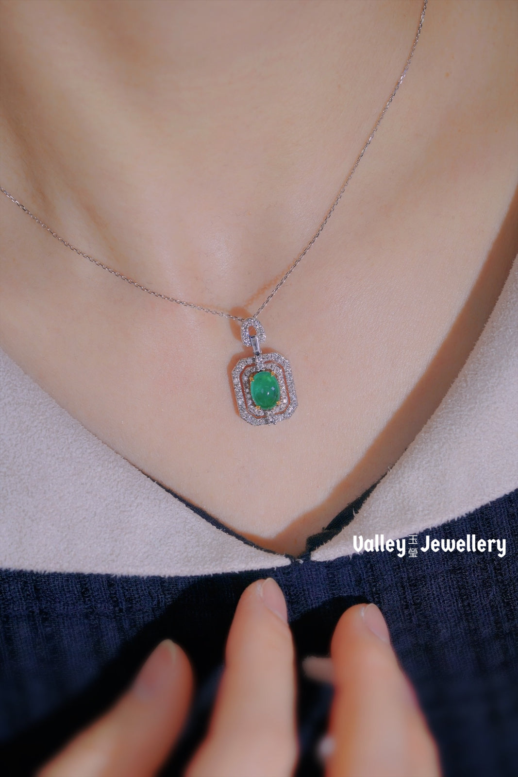 18K Sparkling Emerald Necklace