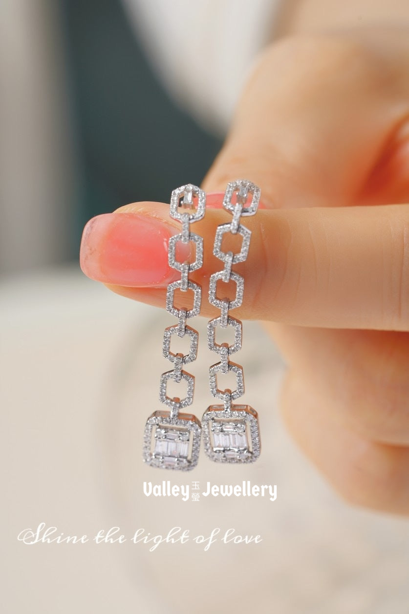 18K Sparkling Diamond Earrings