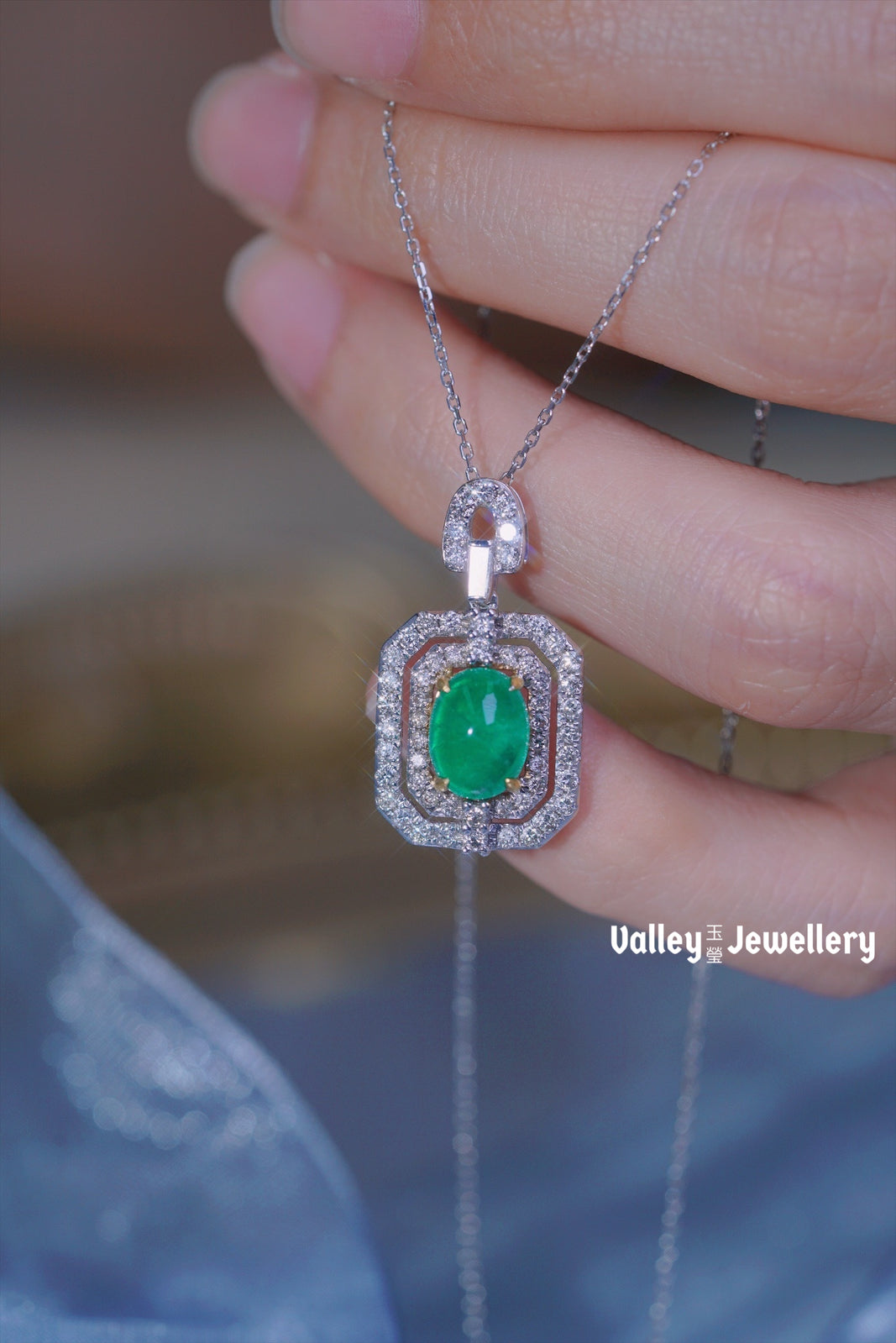 18K Sparkling Emerald Necklace