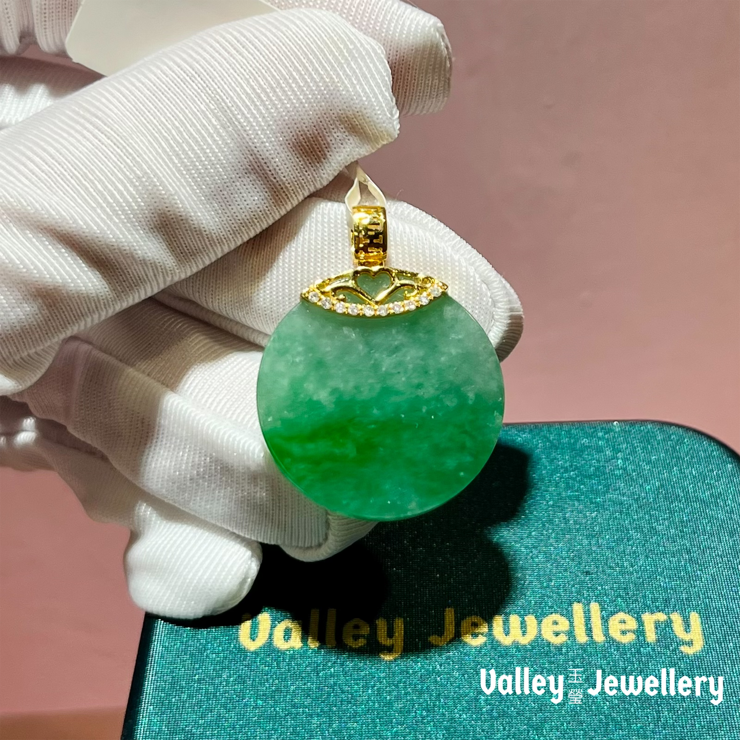 18K Gold Jadeite Pendant