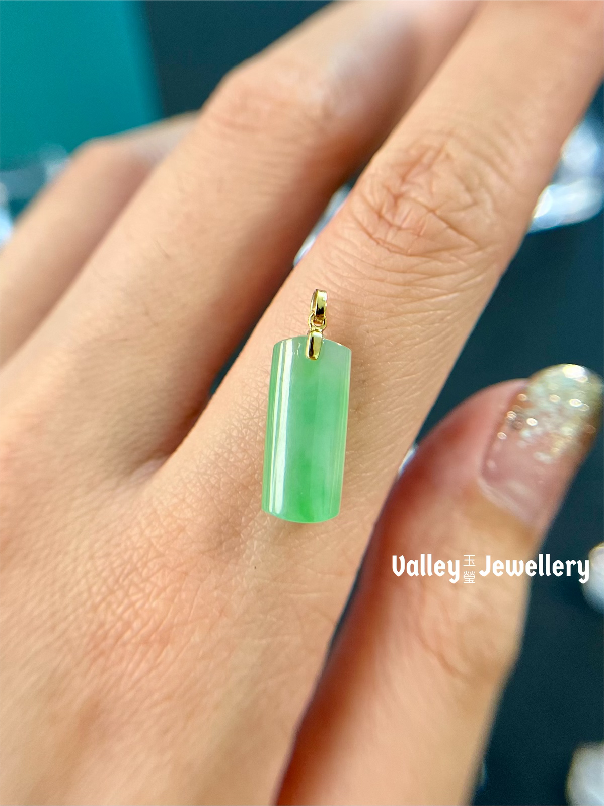 18K Gold Green Jadeite Pendant