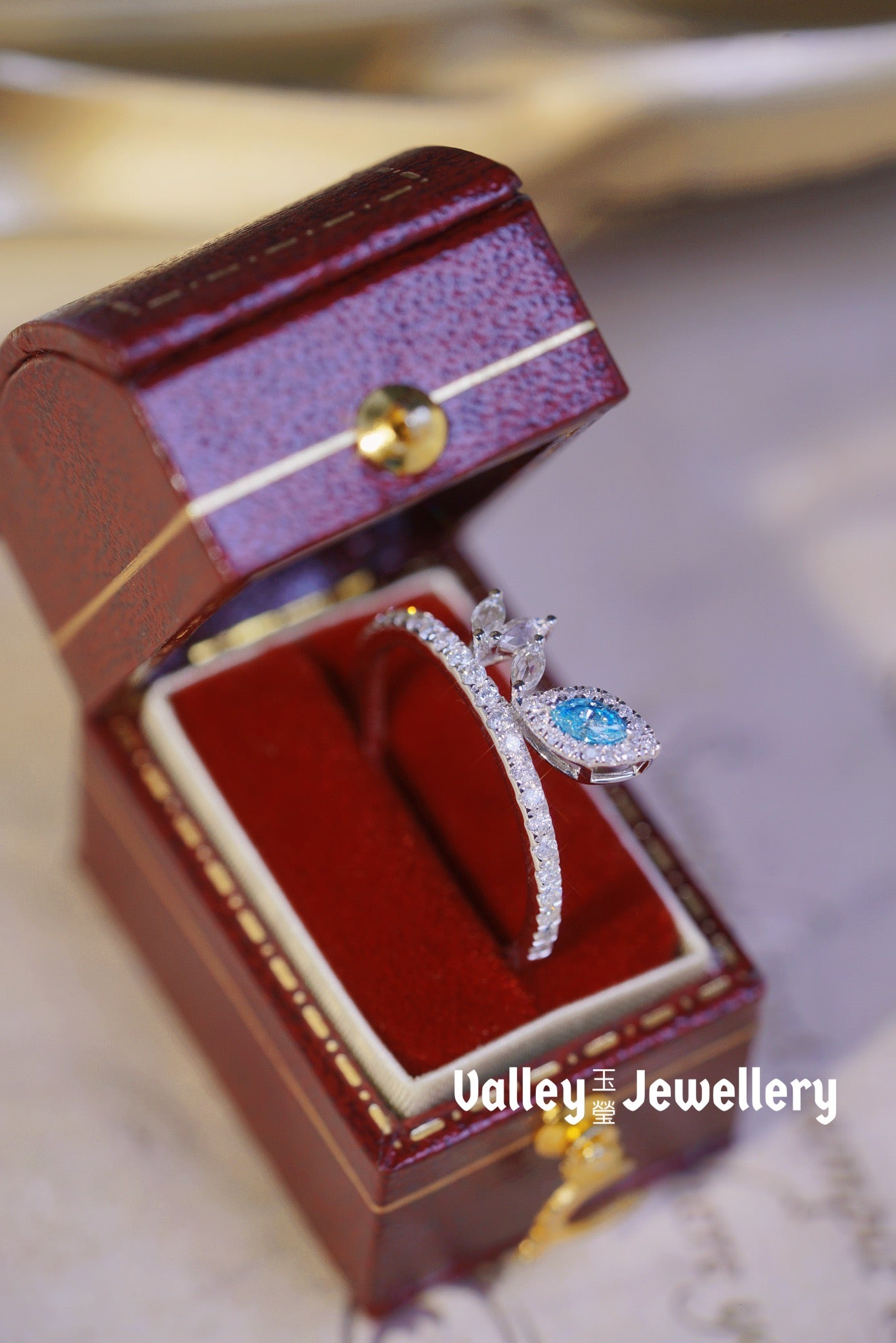 18K Precious Blue Diamond Ring