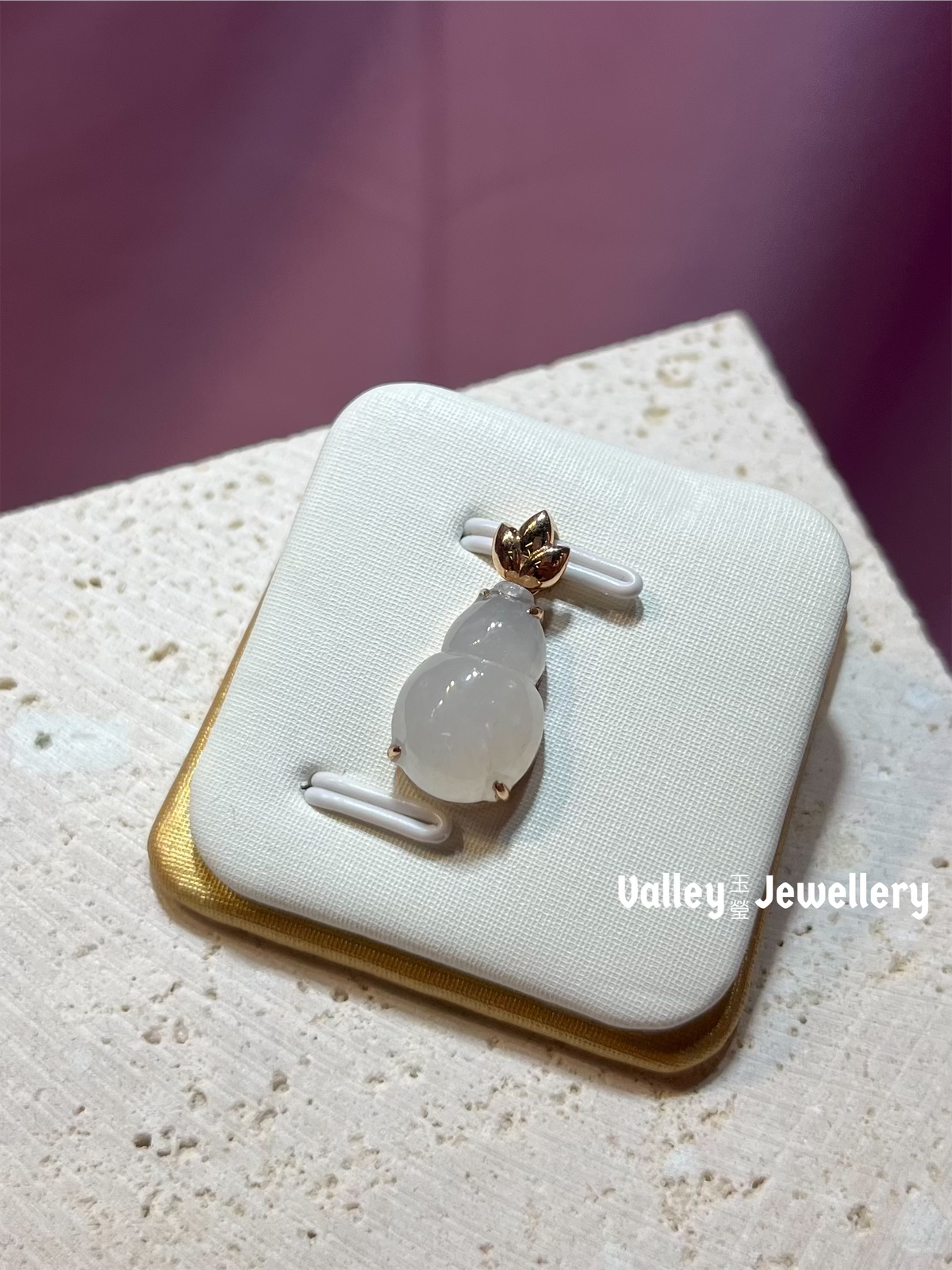 18K Gold Jadeite Pendant 