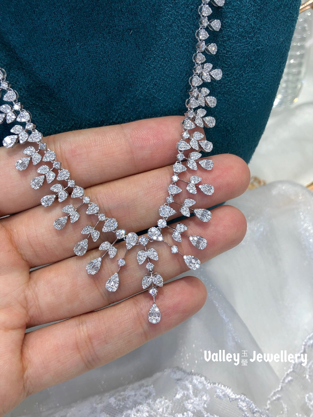 Water Shape Evening Dress Diamond Necklace