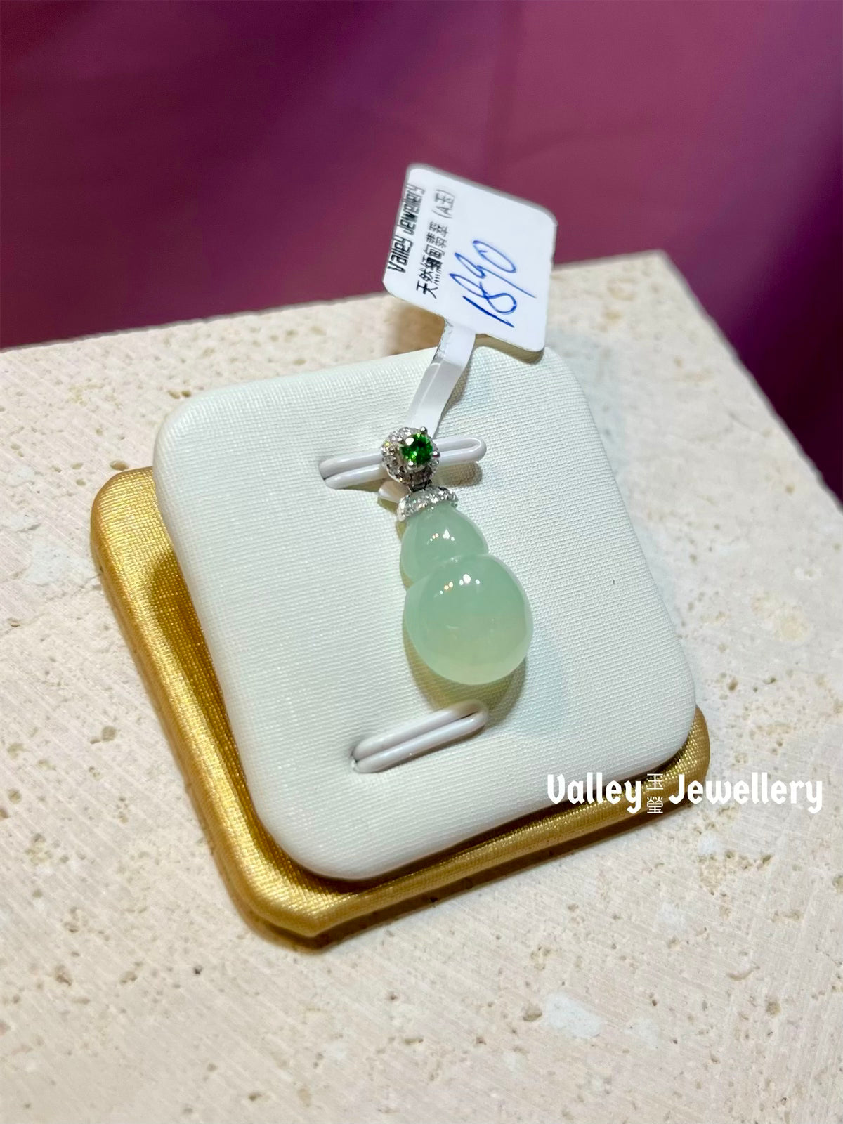 18K Gold Jadeite Pendant