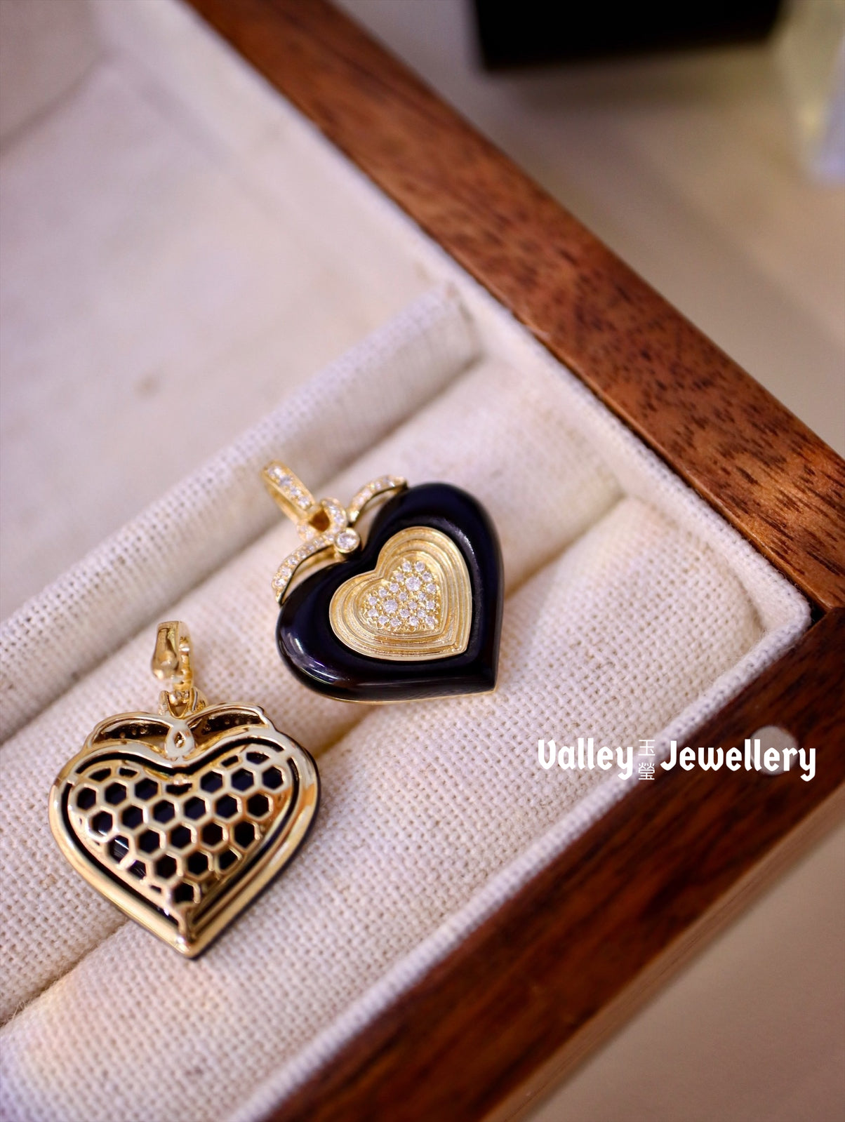 18K Black Agate Heart Pendant