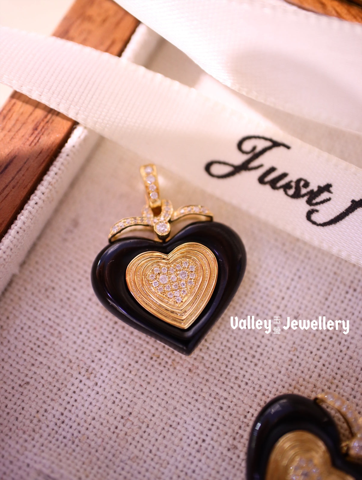 18K Black Agate Heart Pendant