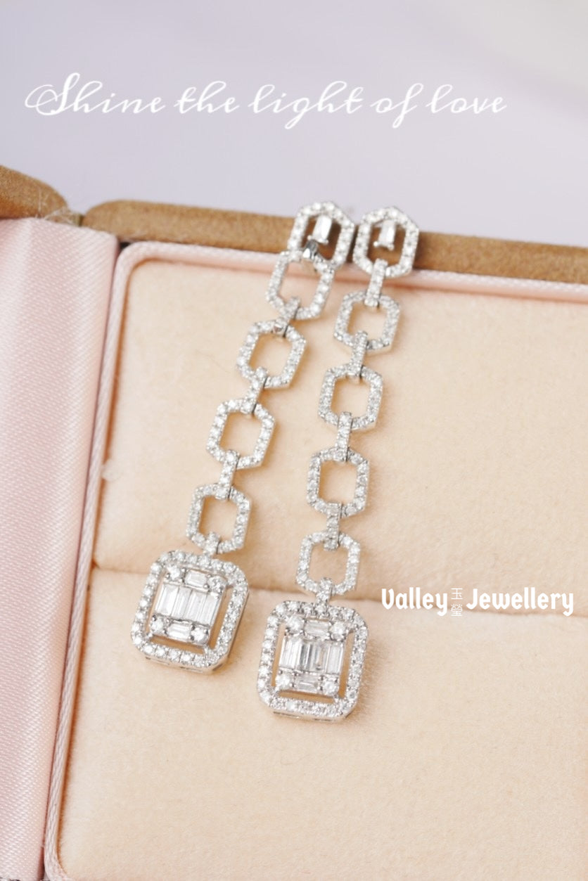 18K Sparkling Diamond Earrings