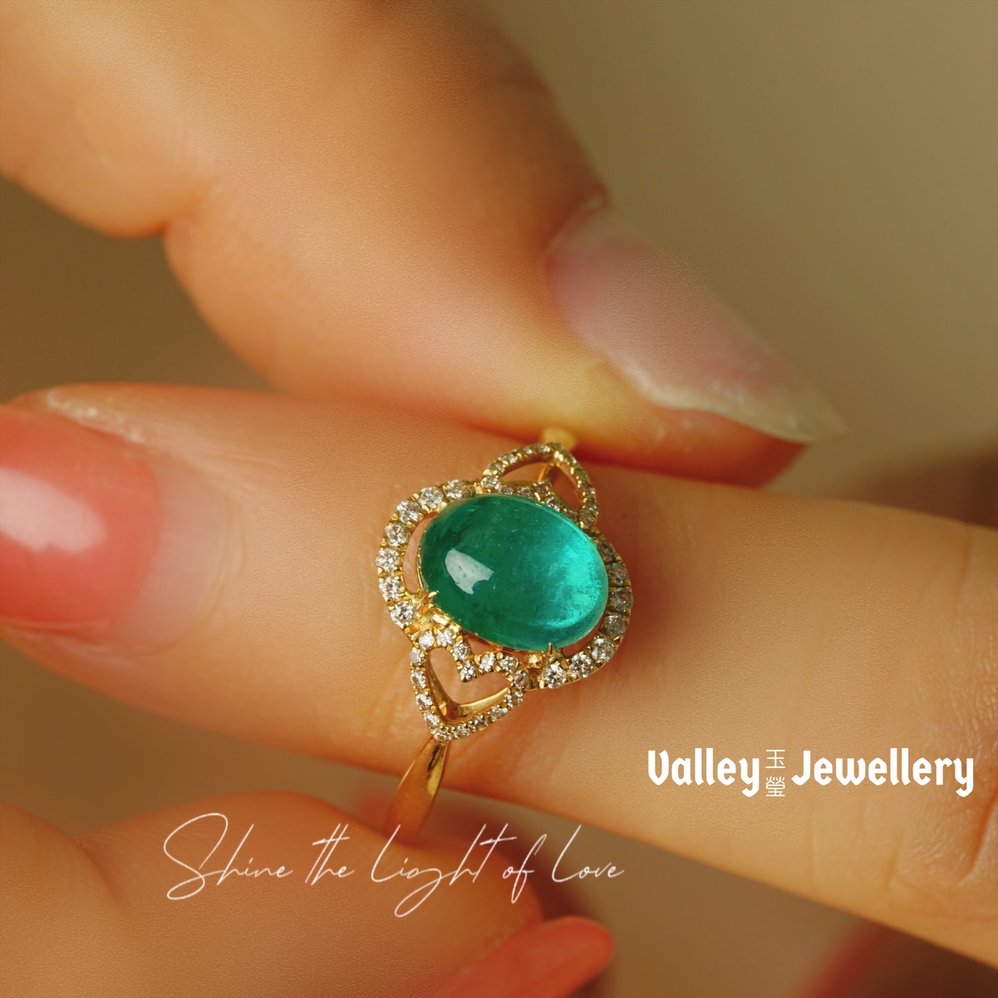 Sparkling Emerald Ring