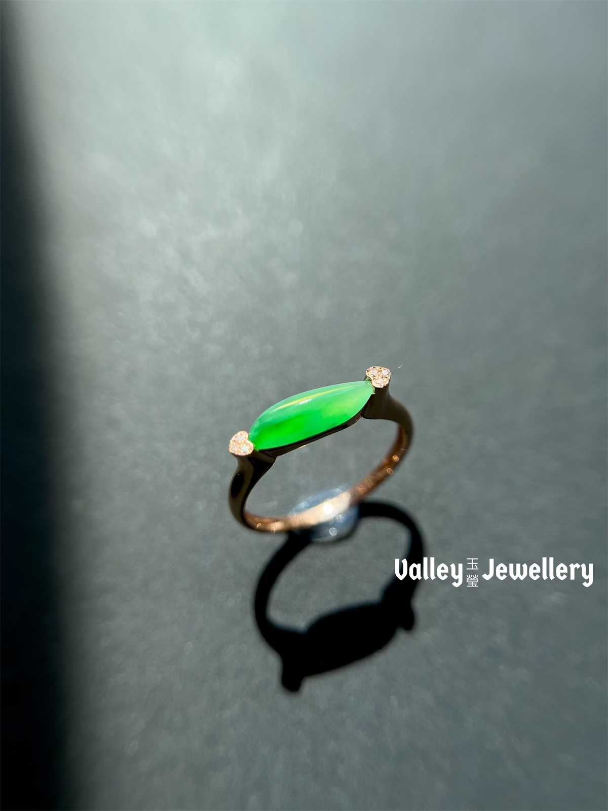 18K Gold Jadeite Ring with diamonds