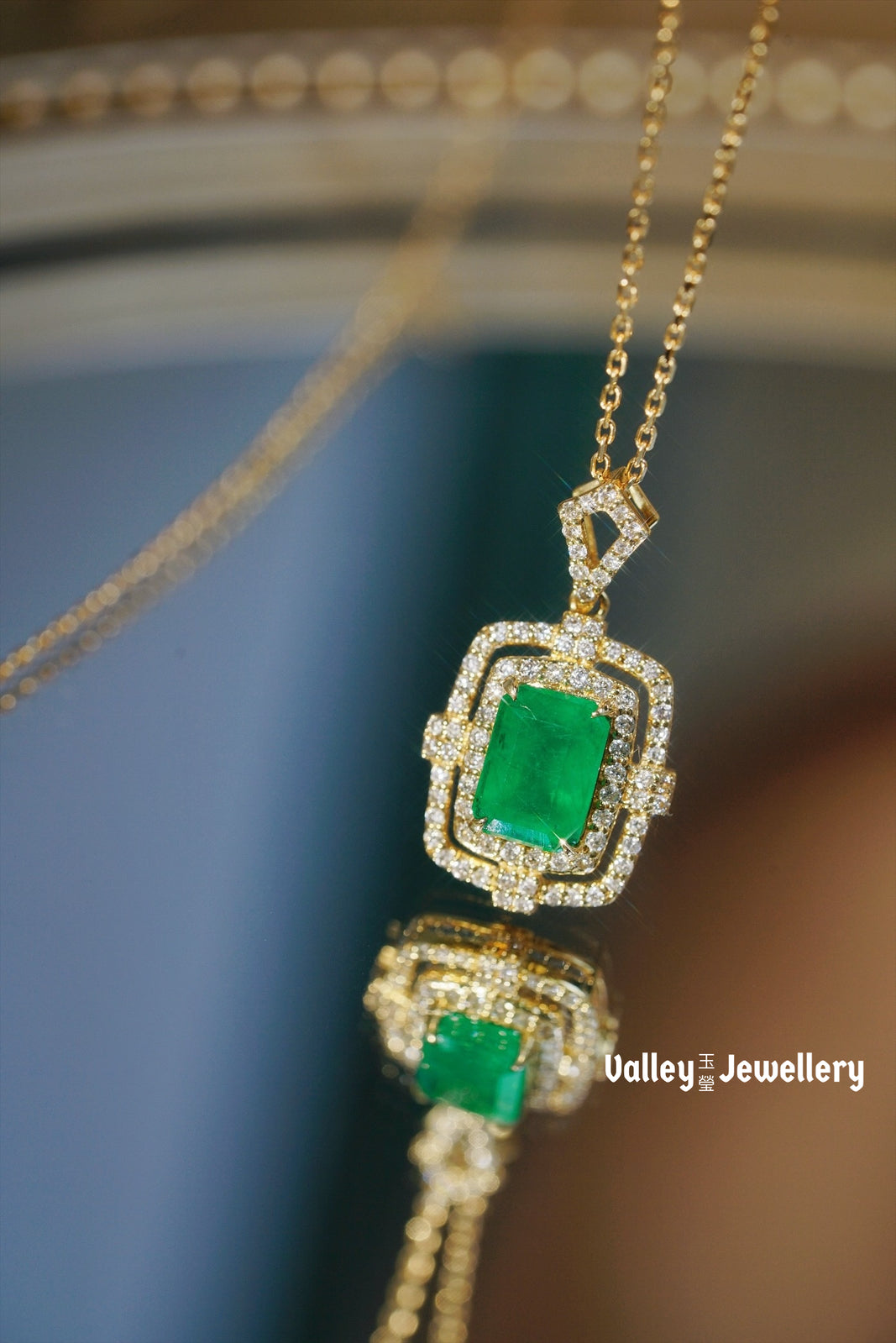 18K Sparkling Emerald Necklace