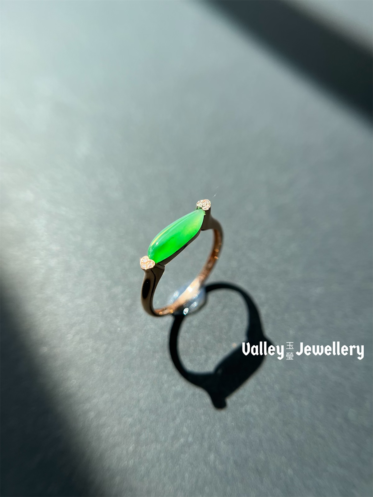 18K Gold Jadeite Ring with diamonds