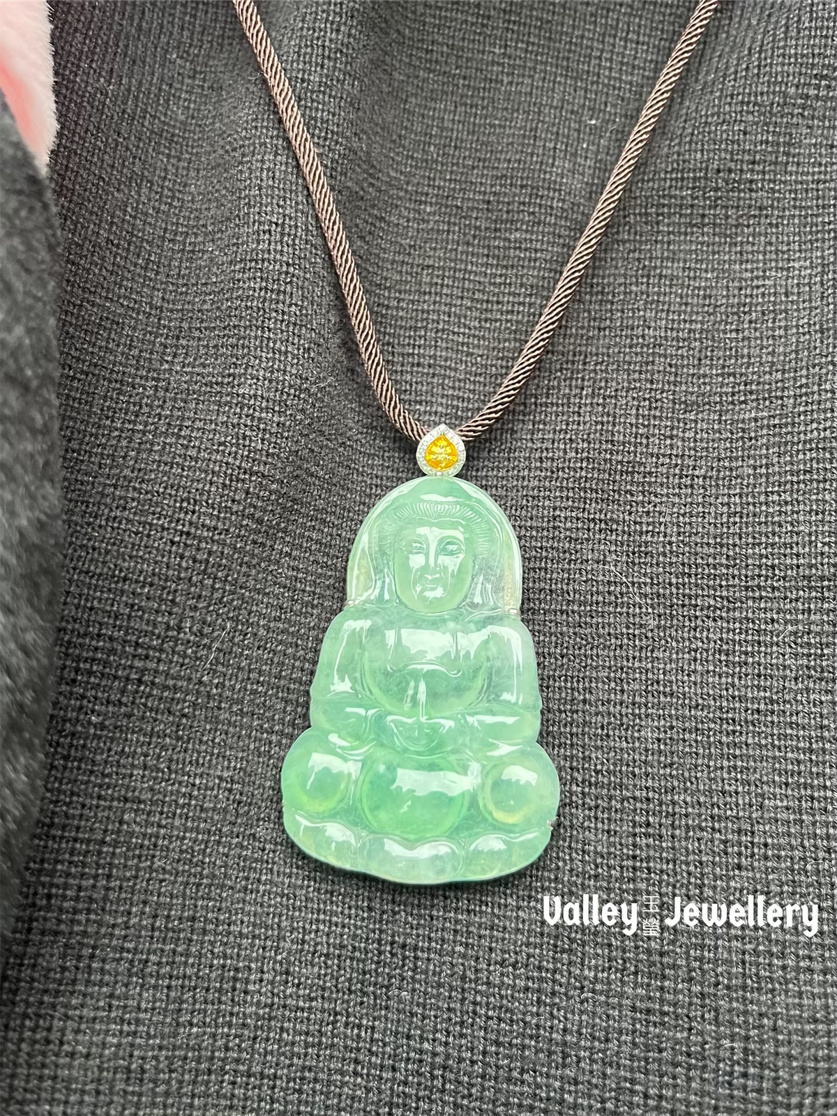 18K Gold Jadeite Pendant